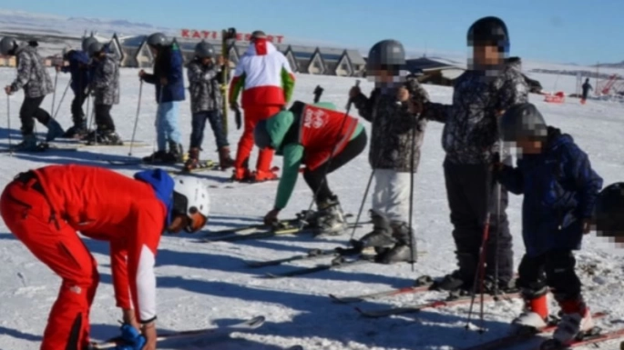 Kağızmanlı Öğrenciler Sarıkamış Kayak Merkezinde