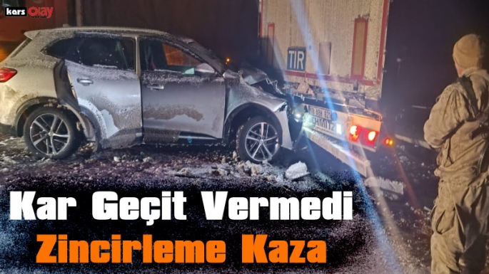 Kars'ta kar geçit vermedi: Zincirleme trafik kazası!