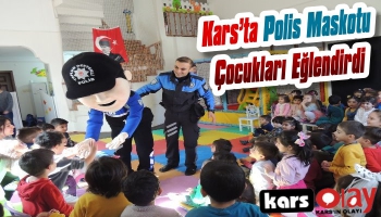 Kars’ta Polis Maskotu Çocukları Eğlendirdi