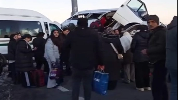 Kars'ta Yolcu Dolu İki Minibüs Çapıştı Çok Sayıda Yaralı Var